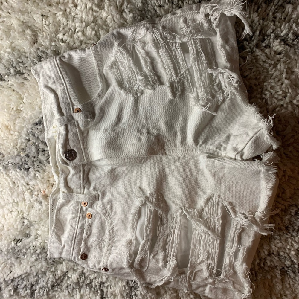 american eagle distressed white jean shorts, size 000